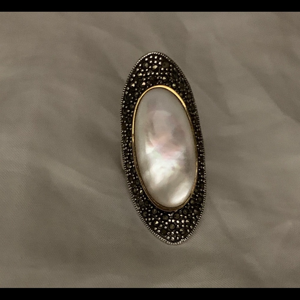🌟 14k, 925 & Mother of Pearl elongated ring 💯 - Picture 5 of 8